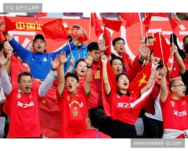 巴尔韦德在佩纳罗尔首秀中表现稳健，球迷热情欢呼展现激情支持