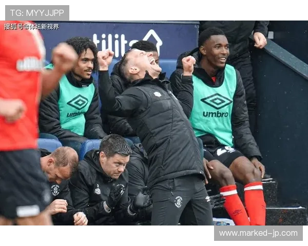 巴萨危机：战术混乱哈维下课，联赛争冠优势已失，巴黎危机带来的连锁反应